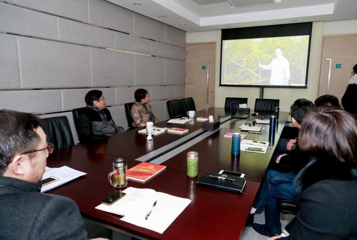 观看《钟扬同志事迹报告会》照